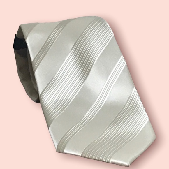 New Donald Trump White Cream Necktie - Picture 3 of 8